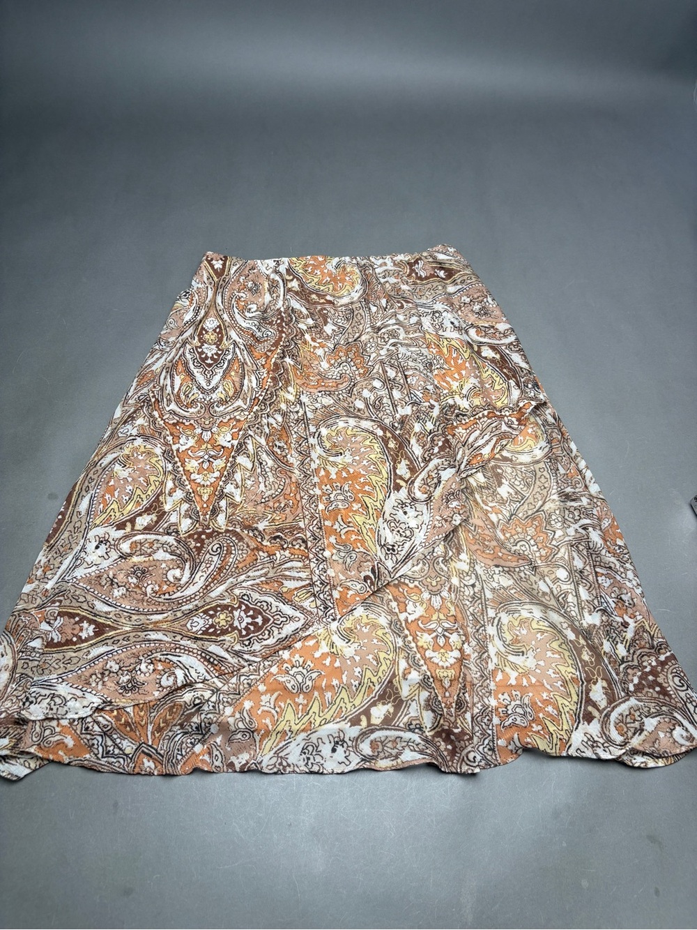 Covington Neutral Paisley-Print Skirt with Cream Lining